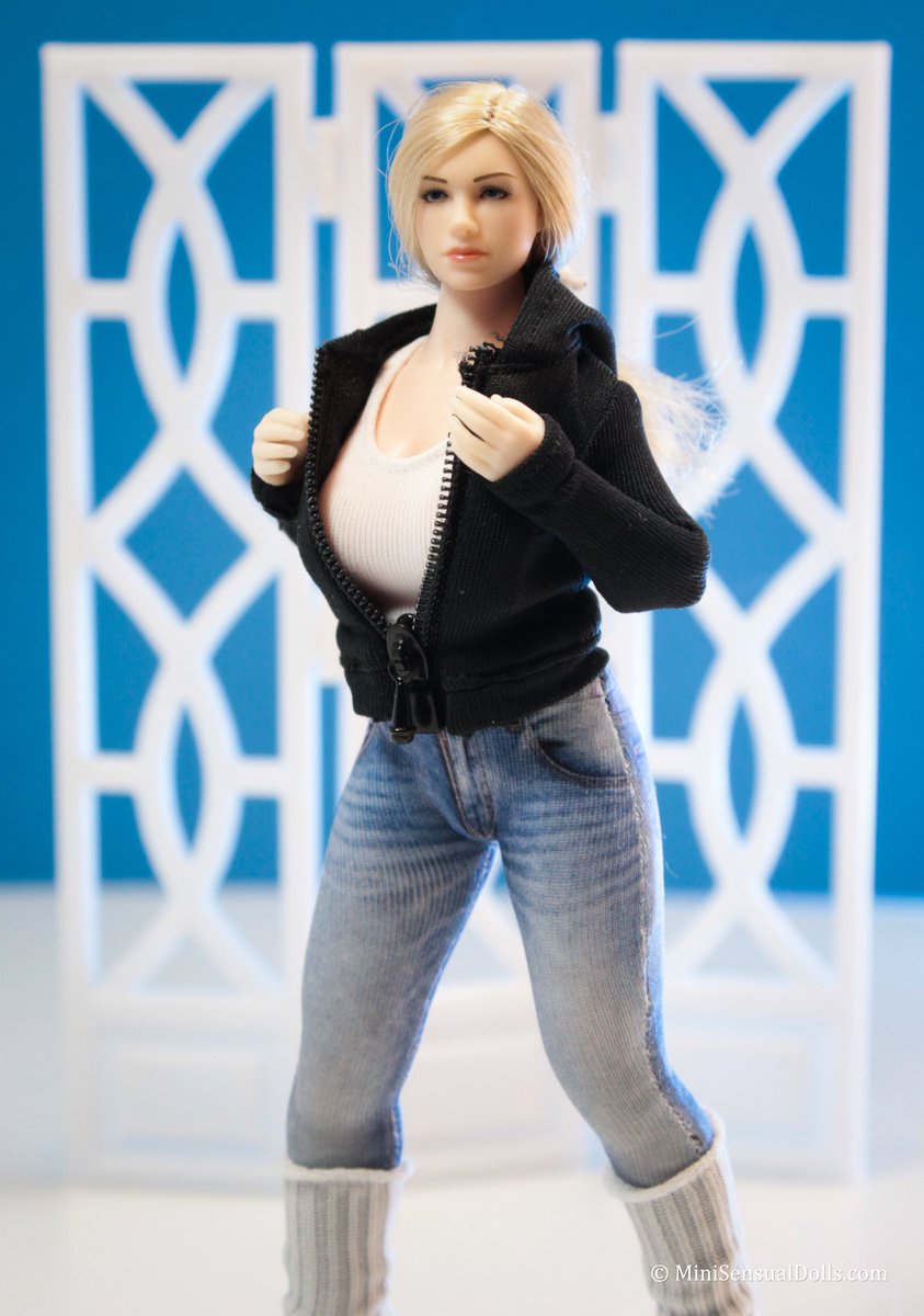 MiniSensualDoll's tweet photo. Sofie is going casual this time. 🤍
Jeans, boots, and a black jacket give my 1/12 scale TBLeague doll a completely different look. I like seeing how much personality a simple outfit change can give such a tiny model.
#tbleague #DollPhotography #doll #tbleaguephotography #dollphotogallery