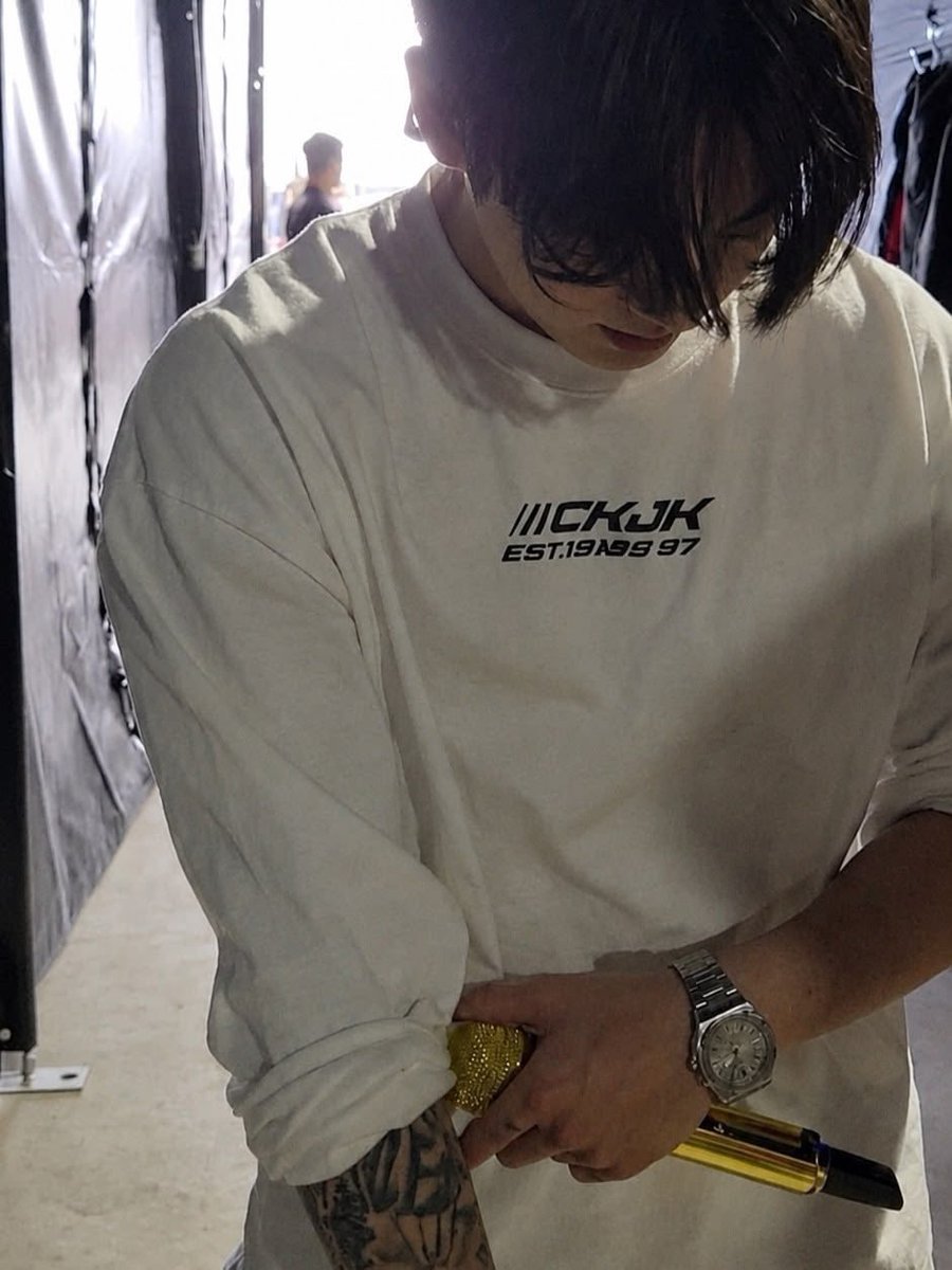 koolunelle's tweet photo. jungkook looks so good in his ckjk collection, i love seeing him wear it <3 https://t.co/w2AZ6BEWL7