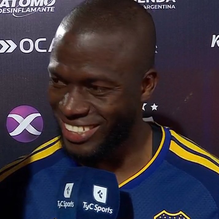 PlanetaBoca's tweet photo. 🗣️ Enner Valencia:

"LE AGRADEZCO A DIOS POR TODO ESTO. HE PASADO MOMENTOS DIFÍCILES, PERO YO SABÍA QUE VINIENDO A BOCA IBA A SER ASÍ".

"SÉ LO QUE ES JUGAR EN EQUIPOS GRANDES Y LA EXIGENCIA QUE ESO CONLLEVA. ACÁ SIEMPRE TENÉS QUE GANAR Y NOS PREPARAMOS PARA ESO".

"YO VENÍA DE MUCHO TIEMPO PARADO Y SABÍA QUE ME IBA A COSTAR CUANDO LLEGUÉ EN LOS PRIMEROS PARTIDOS, PERO ME FUI PONIENDO BIEN FÍSICAMENTE".

"ESTO ES INOLVIDABLE, MIRÁ TODO LO QUE SE VIVE ACÁ. YA TERMINO EL PARTIDO HACE 30 MINUTOS Y LA GENTE SIGUE CANTANDO".