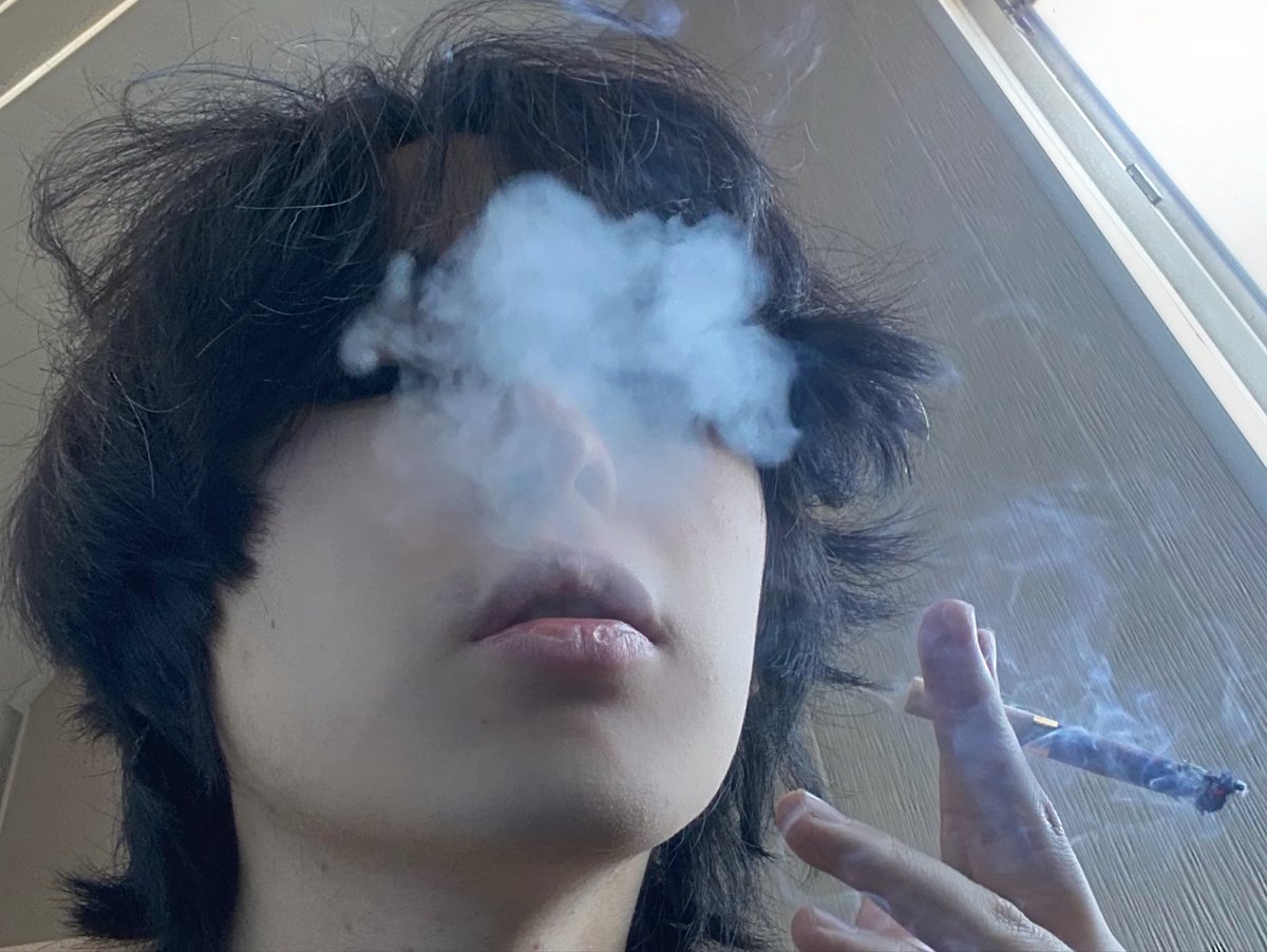 erencse's tweet photo. what happens if you never cut your hair day one https://t.co/eSMnr4D47A