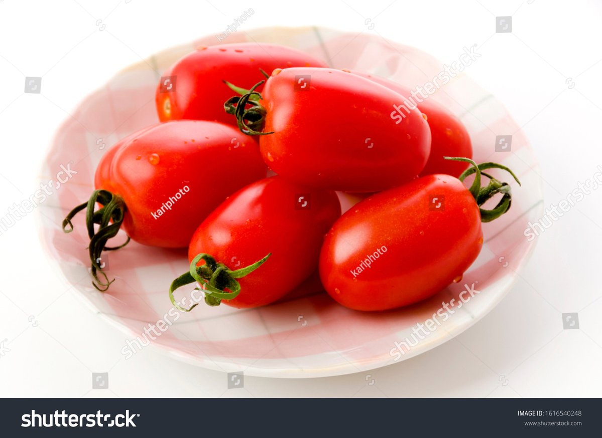 WilbertHurqu's tweet photo. Este tomate cherry ecológico es pura frescura! Dulce, jugoso y sin residuos químicos, perfecto para ensaladas o meriendas. 10/10 lo recomiendo! https://t.co/8Qb1d3jZxL