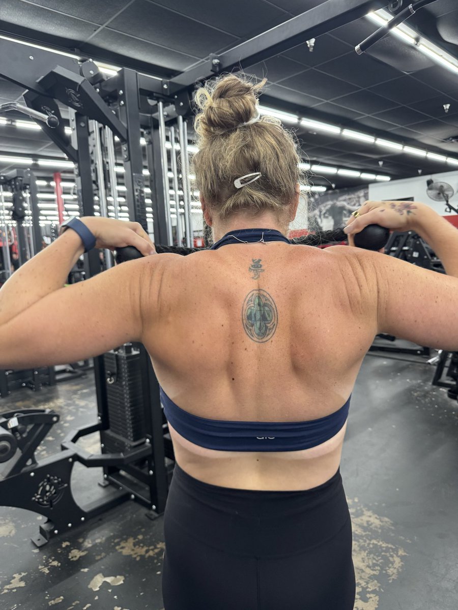 Lynee418_'s tweet photo. Muscle mommy time! #musclemommy https://t.co/qFpZdMEHcX