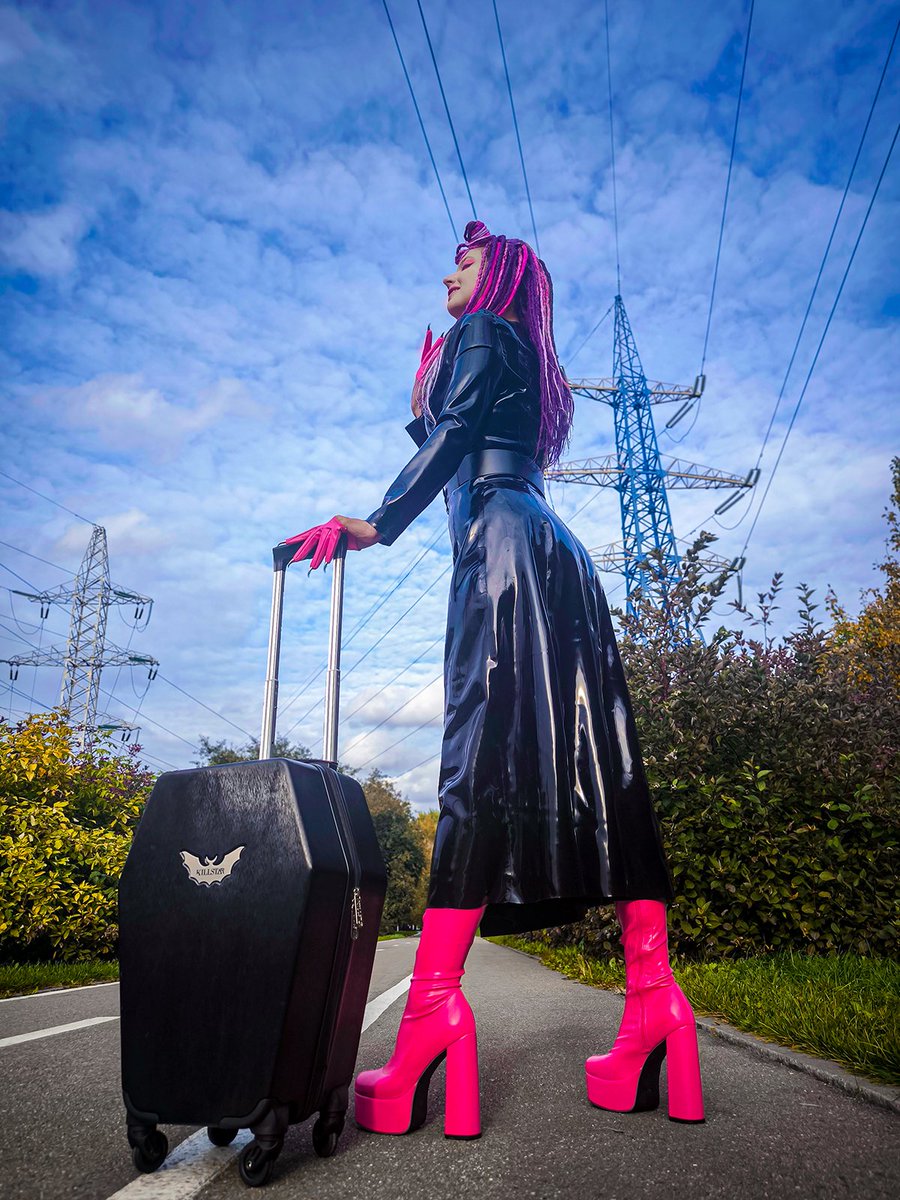 Fraulein_Puppe's tweet photo. #LATEX BRATZDOLL

#ラテックス #gothic #killstar #latexgirl #violet_spider #latexdream https://t.co/qfhRm4ps5Y