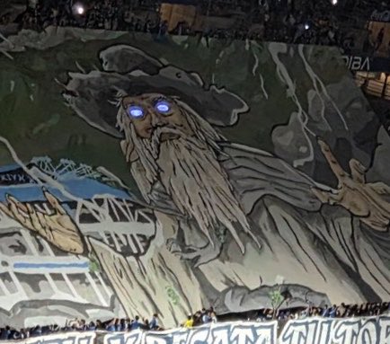 UltrasPresent's tweet photo. Symmachiarii 🔵⚪️ FN1926

“TRUENA, NUBERU Y DESATA TU TORMENTA” 

(El Nuberu es un personaje de la mitología del norte de España, especialmente de Asturias, que controla el tiempo atmosférico, las nubes, la lluvia y los rayos)

Real Oviedo - Sporting de Gijón.
#DerbiAsturiano https://t.co/B3hI23R7L9