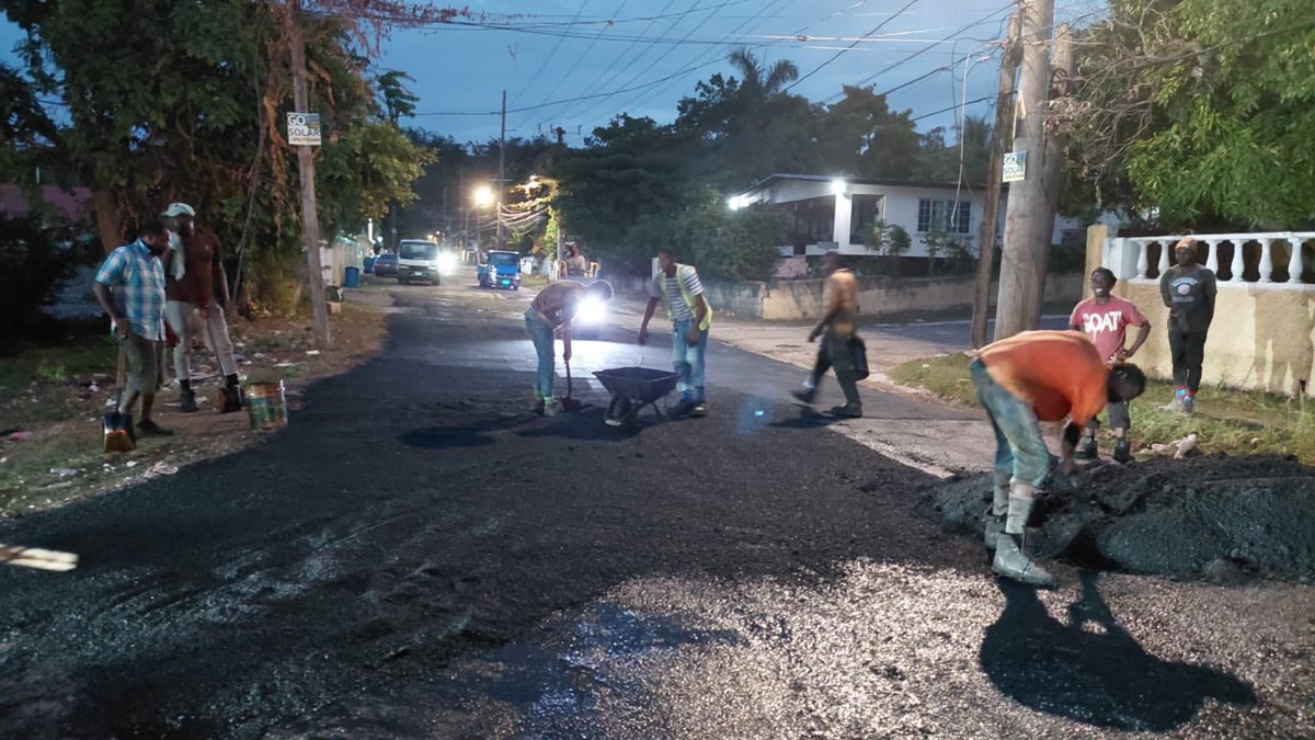 matthewsamuda's tweet photo. The work continues in Buckfield … #NESA #OchoRios @nesa_jlp #NESA 

#NESARoads https://t.co/TIrK1sSpg8