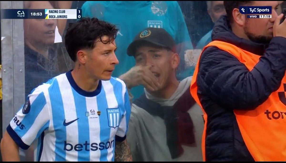 fedepiri_'s tweet photo. Le arruinaron el video de su vida a este fenómeno. Los futbolistas son mierda https://t.co/Tfr1ENvTVS