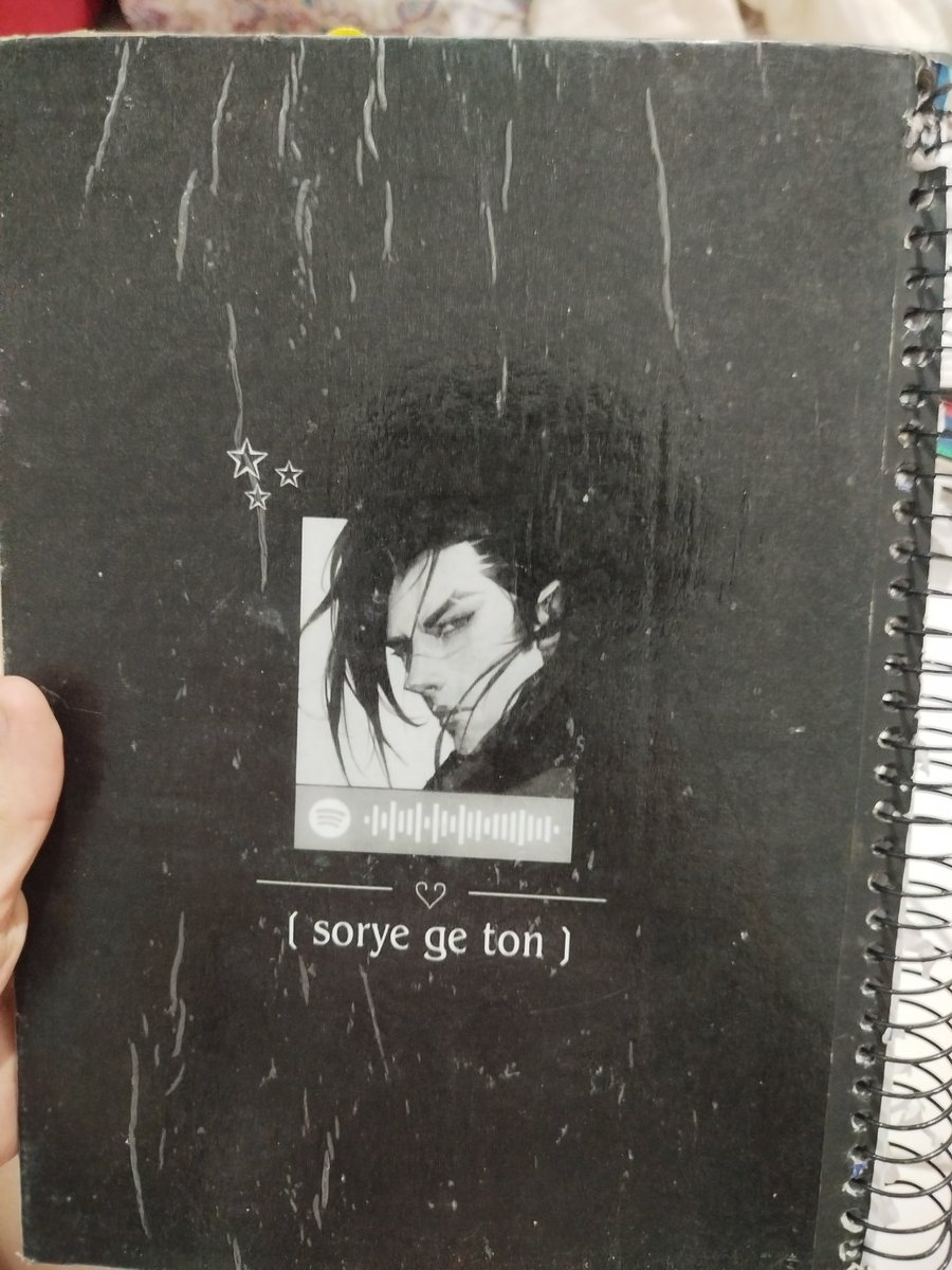 acervyas's tweet photo. + meus cadernos do primeiro ano do ensino médio, tudo fudido mal encapado, mas o importante era mostrar o amor pelos mains ( já me formei mas guardo com carinho ) https://t.co/4BX5KBSxwE