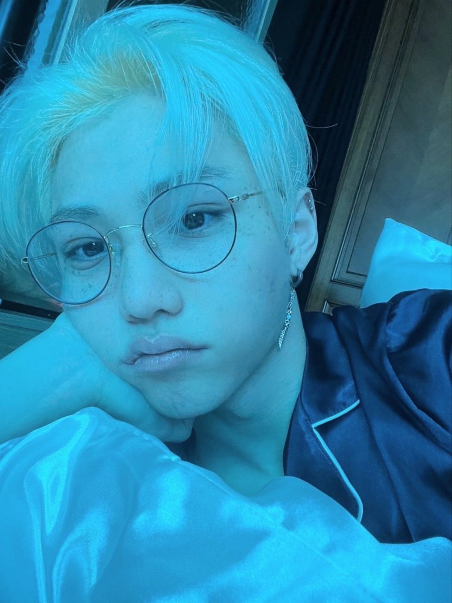 theekwave's tweet photo. رسائل Bubble من فيليكس عضو فرقة Stray Kids عادت للظهور، وكان فيها يتقمّص دور القطة ضمن ما يُعرف بـ«لعب الحيوانات الأليفة»، ويطلب من معجبيه أن ينادوه بالقطة، ويصف رغبته في أن يتم اقتياده وهو مربوط بطوق، إلى جانب أمور غريبة أخرى https://t.co/6YPF6C0WId