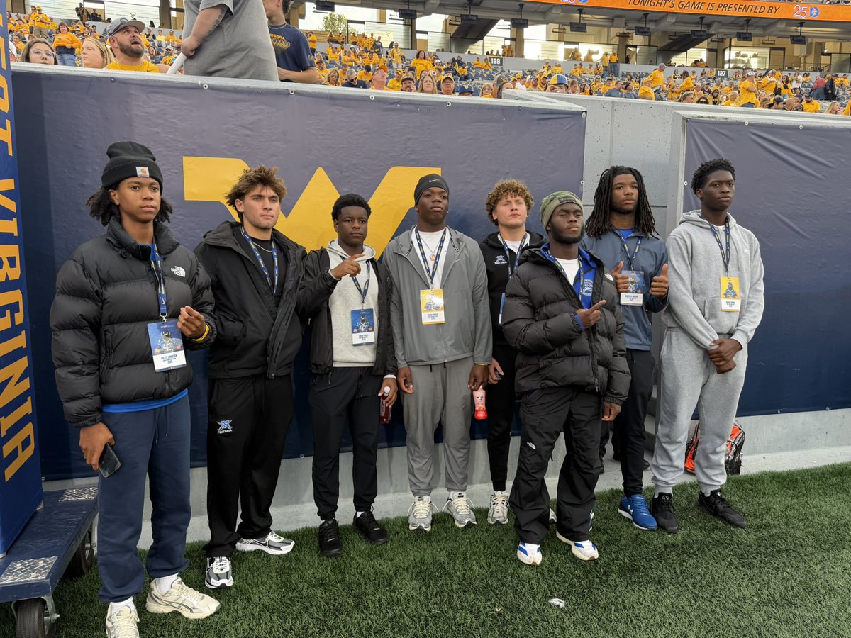MiddletownFB's tweet photo. Thank you @WVUfootball for giving our Cavaliers such a great experience yesterday! Shoutout to @HirschGarrett for being one of the best in the business!!
@CoachRodWest, @CoachRGarrett 
@CoachGF628, @WVUFBRecruiting 
#BlueHeartDNA X #HardEdge https://t.co/OEc7JaAcIs
