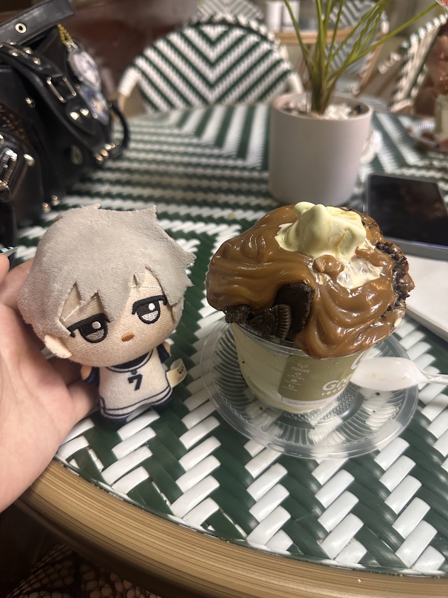 mxvii_v's tweet photo. I lost my stupid son Nagi 😭💔 he fell off my purse and idk where he is now, I’m crying, NAGI PLEASE COME BACK TO MAMA https://t.co/nUvCX7BvyU