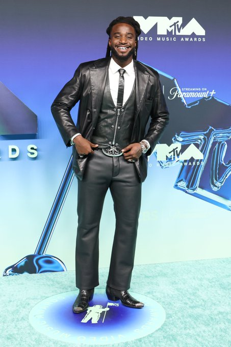 dannysthilld's tweet photo. Camila Cabello,Shaboozey Jeans,Sienna Spiro e Raye
no Red Carpet do Vídeo Music Awards 2026.
#VMA #VMAs #VMA2026 #VMAs2026

#DomingoDetremuraSDV https://t.co/hR9815zcMi