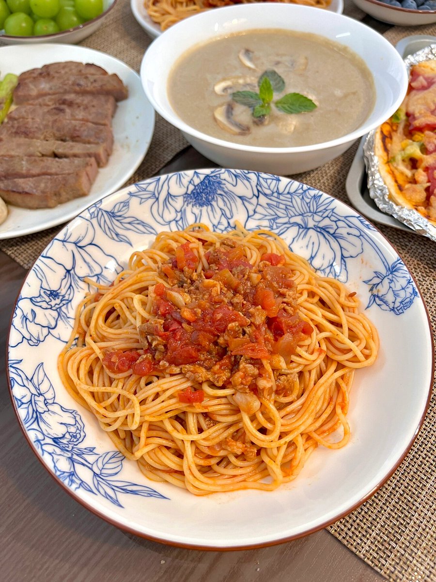 Georgeannallo's tweet photo. Hoy cocino solo pasta en casa, antes salía a cenar fuera cada noche! Es pequeo pero mi nuevo cambio de vida. https://t.co/upVUQr17pJ