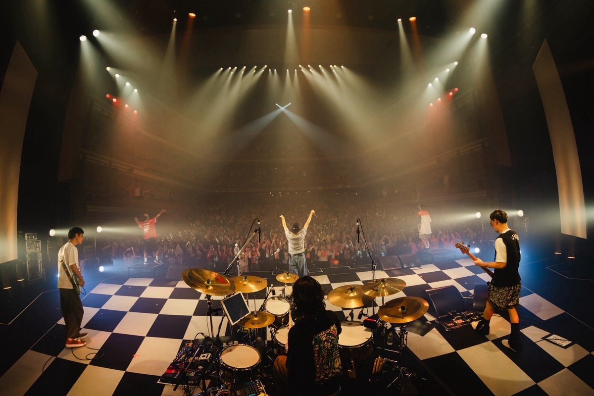 OR_HIROKI's tweet photo. ORANGE RANGE LIVE TOUR 026-027
〜おかげさまで25周年！ニコニコカーニバル〜 広島・東広島芸術文化ホール くらら 大ホール！最後まで途切れなかったテンション。さすが広島！いつも力もらってます！ありがとうございました〜 https://t.co/PadP269LKv