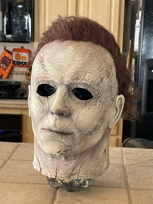 HomlenderS99077's tweet photo. #michealmyers mask https://t.co/5u8985ZzO5