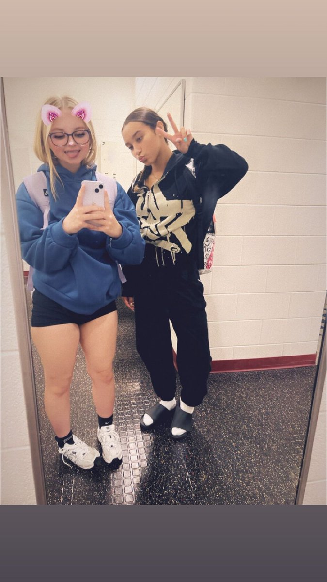 Kobe1_0's tweet photo. Miss my ex in her slutty phase 🥲😋#fypシ゚ #viral  #booty #teenageee #slut #goon #bop #tiktok #bigbooty #teen https://t.co/VYia89LTrq