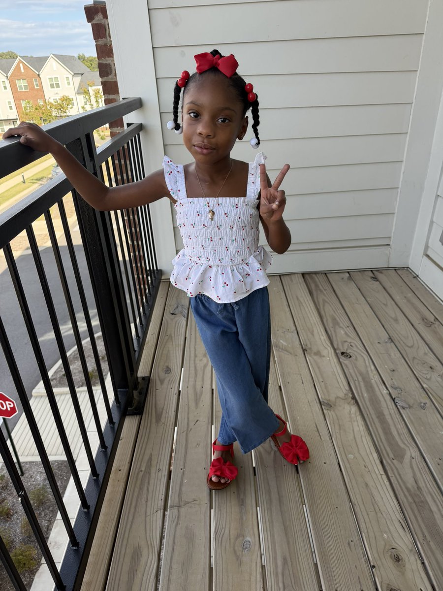 grindhard08's tweet photo. Happy Birthday 🎂To My Baby Gracelyn Daddy love ❤️ you BIG 6️⃣🎂 it’s your world 🌎 I’m just living in it 🤞🏽😘😩 https://t.co/xqLTeJccFp