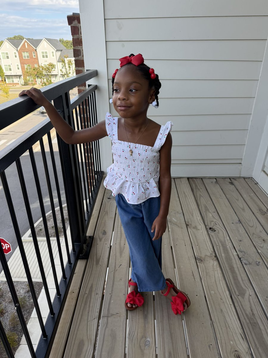 grindhard08's tweet photo. Happy Birthday 🎂To My Baby Gracelyn Daddy love ❤️ you BIG 6️⃣🎂 it’s your world 🌎 I’m just living in it 🤞🏽😘😩 https://t.co/xqLTeJccFp