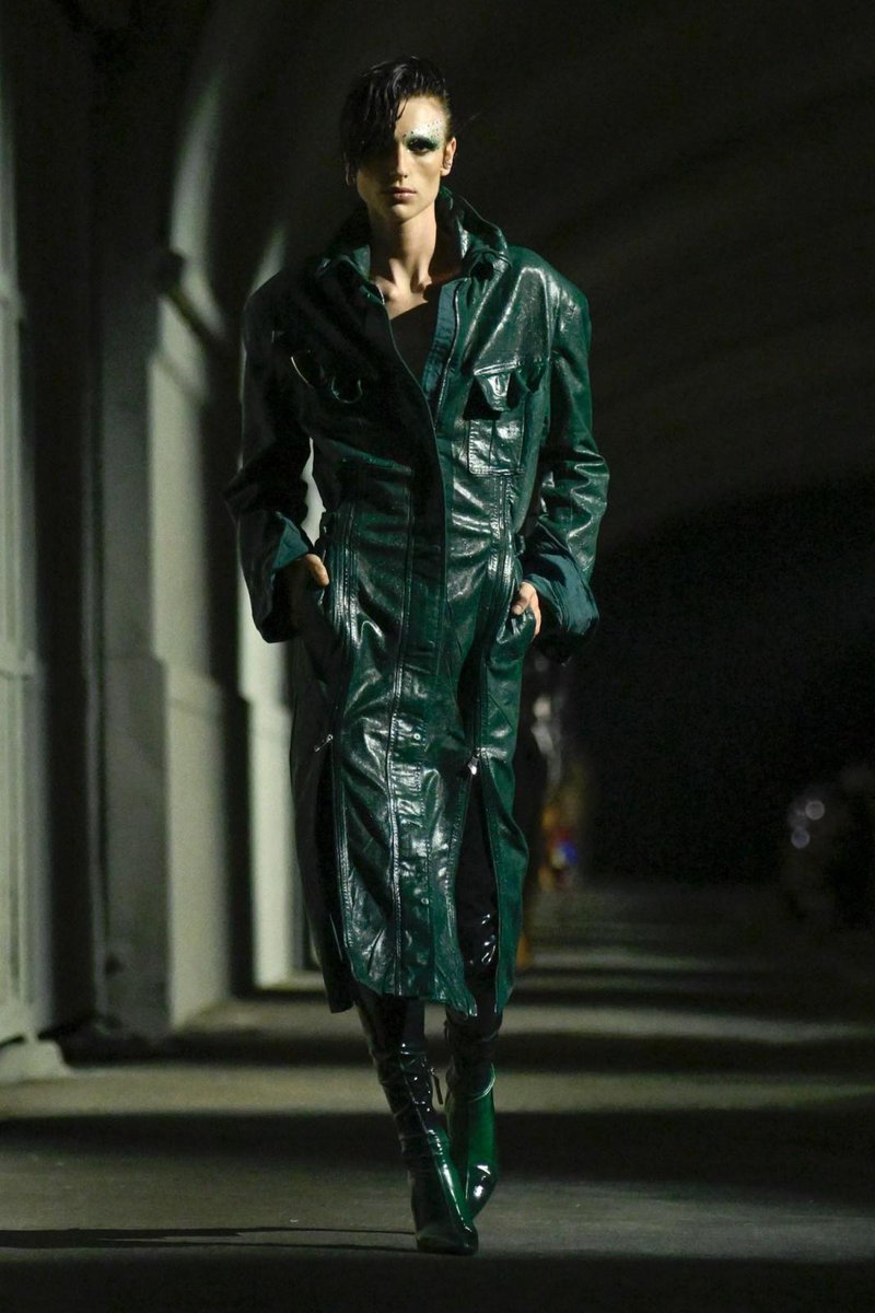 wwd_jp's tweet photo. 【ルック】「アティコ」2027年春夏コレクション
https://t.co/ZnQQE7C1wM https://t.co/eA5VGIl9iZ