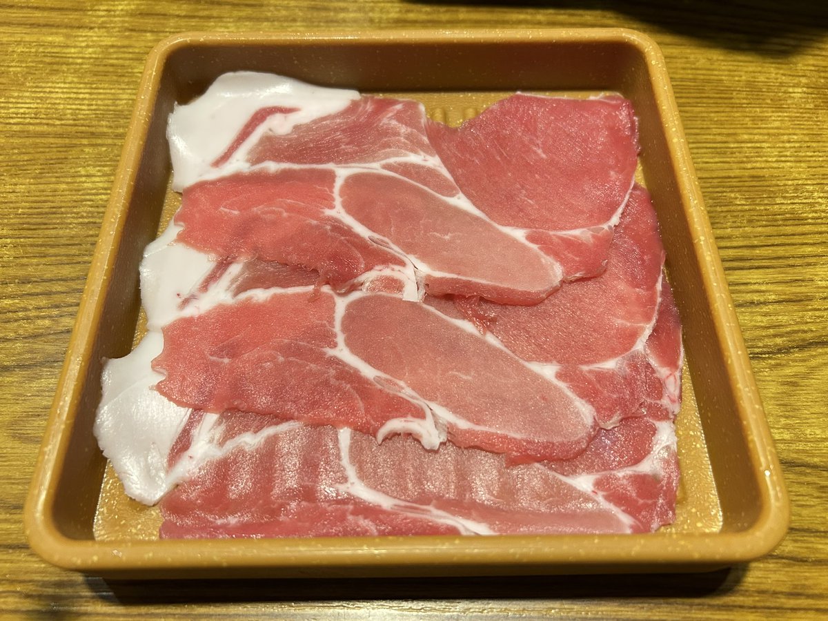michinoeki2ban's tweet photo. 若者の恋愛キャンセルって言葉があるのね🤔イケオジにはよい時代なのか？

若い子と飯に行くのに困ったら、しゃぶ葉が無難。そこまで外さない😼

#しゃぶ葉 https://t.co/ALbzMRzzY9