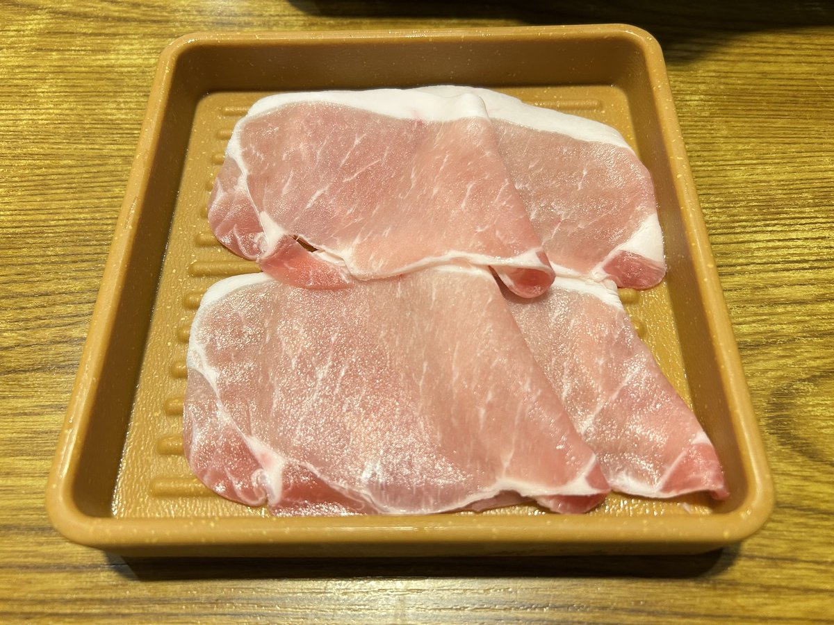 michinoeki2ban's tweet photo. 若者の恋愛キャンセルって言葉があるのね🤔イケオジにはよい時代なのか？

若い子と飯に行くのに困ったら、しゃぶ葉が無難。そこまで外さない😼

#しゃぶ葉 https://t.co/ALbzMRzzY9