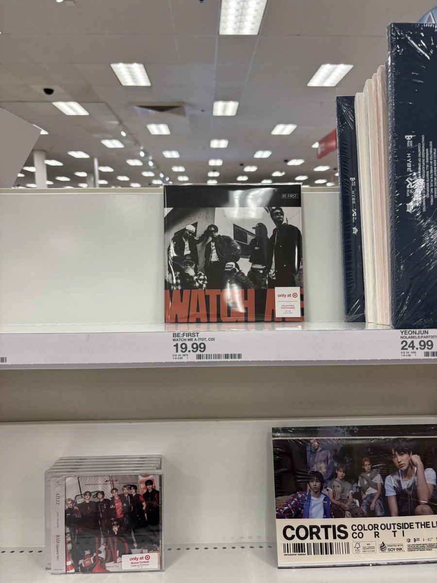 uvwpfm's tweet photo. MUZEのLA在住の友達にWATCHME買ってきてってお願いしたら、近くのtargetは売り切れ、他の店行ったらver.Aの1枚しか残ってなかったらしい🥹🧡すごいよBE:FIRST🥹 https://t.co/I9E4LyzC3q
