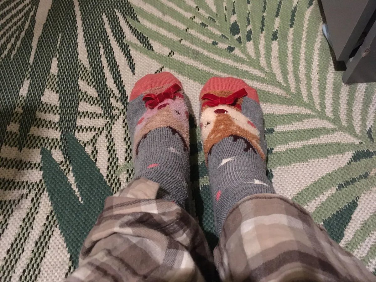 9Thunder_Bolt's tweet photo. r my socks tuff https://t.co/bcAN1dC2vE
