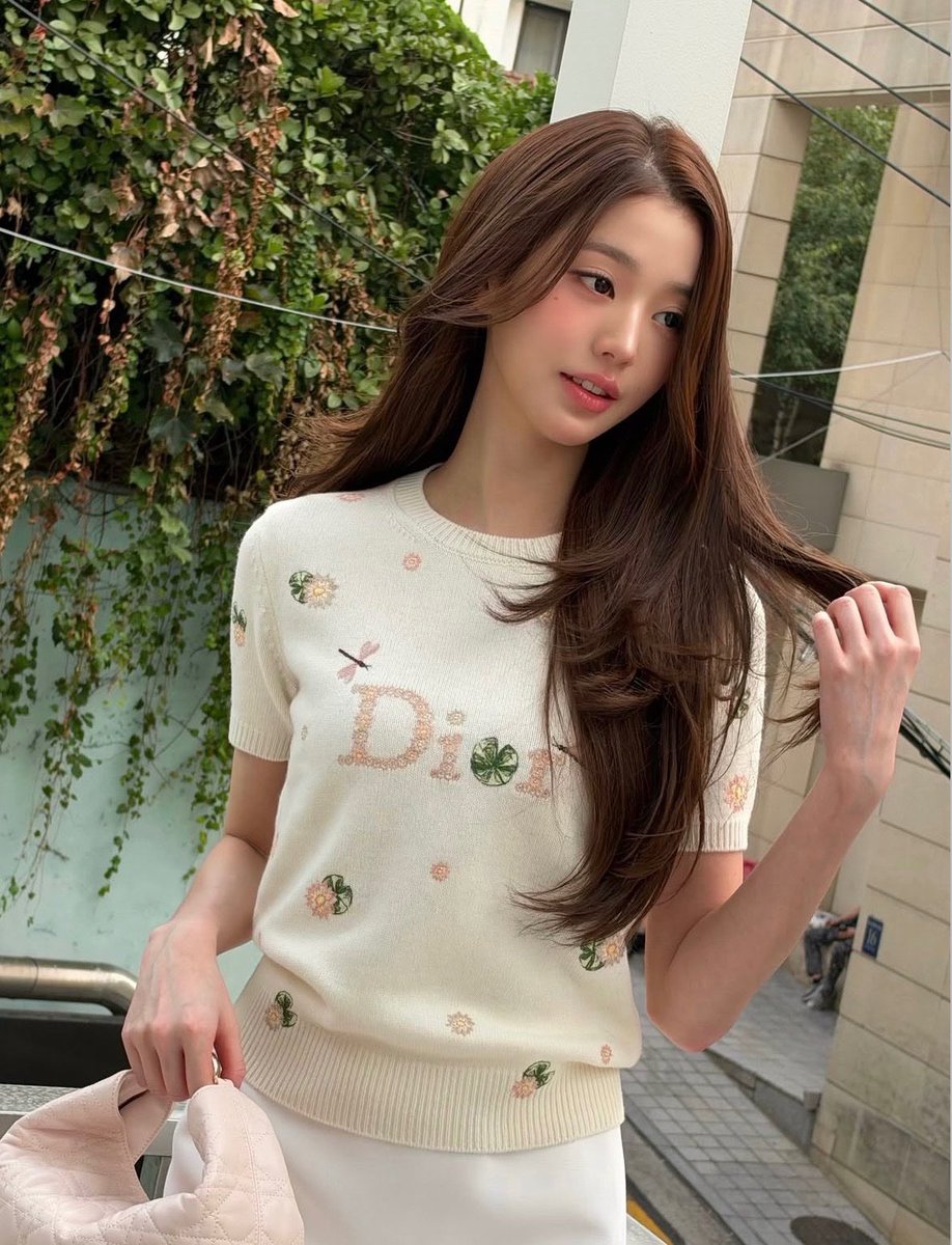 NyoungsWear's tweet photo. We’ve been waiting for this day for so long. Wonyoung is going to shine at the Tuileries Garden! ✨
WONYOUNG EN ROUTE
#ParisBoundWonyoung
#WONYOUNG #원영 #장원영 
#JANGWONYOUNG #ウォニョン 
#DiorSS27 @Dior https://t.co/szJOeZLgO3
