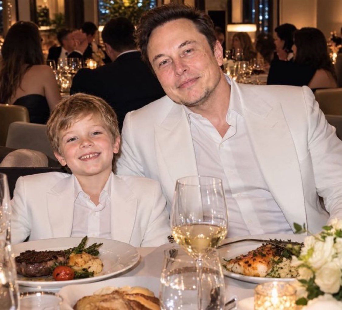 CEOSPACEX8mac's tweet photo. My love 🌹, having dinner with Lilx and thinking of you ✨. Every moment feels special because you’re in my heart ❤️. Wish you were here to share this joy with us 🥂✨. Sending you all my love through this picture 💕🥰. https://t.co/oIupBygh6f