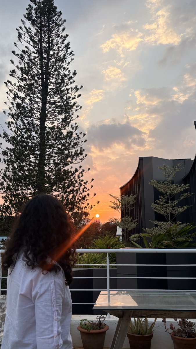 knowShubhangi's tweet photo. Wrapping up the Claude Community weekend in Bangalore with this gorgeous sunset 🧡

FOSS Coffee Meetup
Opus Build Day
Impact Lab

We did it all 💃🏻 https://t.co/9cNMMqRjts