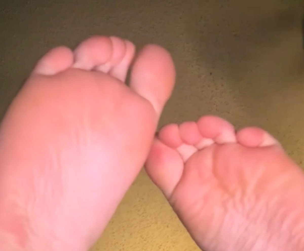 Kimbersoless's tweet photo. Intro time!!

I’m Kimber, cute cow and new feettuber 🐮🍒

SFW gaming streams: https://t.co/b8zeXoWqL2
SFW discord (with pings): https://t.co/nLSMqVkQV0
Other socials: https://t.co/x9fzCd9wEx
Sub/buy content here: https://t.co/zLwnsHtrZM

Content menu for customs below!!! https://t.co/Rc21k9dAoo