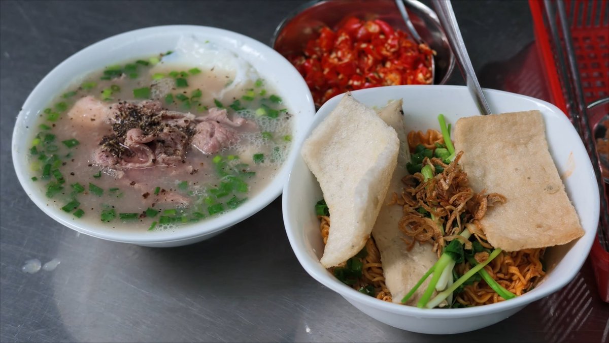 ThuyTrang108's tweet photo. Join John for breakfast!
Today, I’m opting for a bowl of noodle soup to fuel up for the morning. https://t.co/sla3c6pY6Z