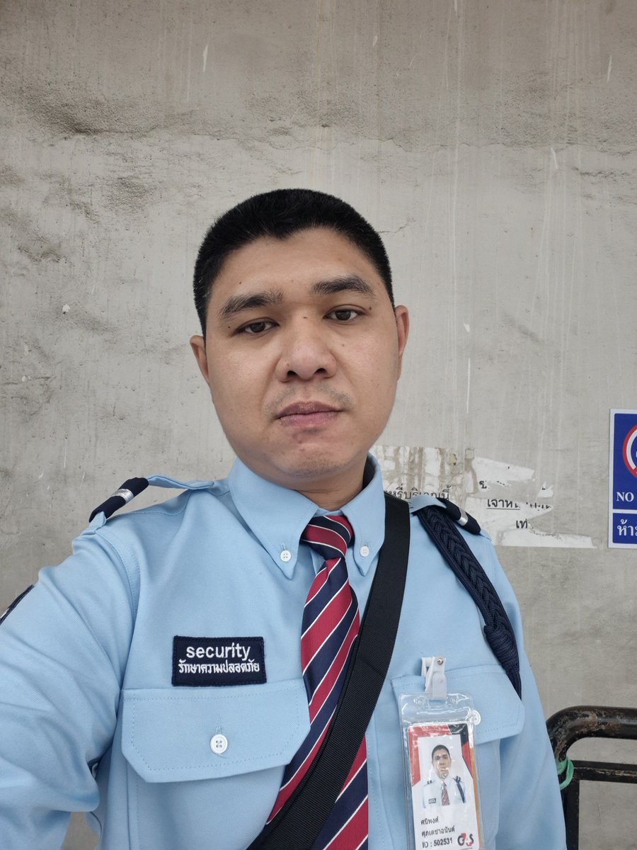 Alan_Saturn789's tweet photo. มาถึงที่ทำงาน แวะกินข้าวแป๊บเดียว ฝนตกอีกแล้ว ดีนะไม่แรงมาก เกือบเข้างานสายเลย 😅😅😅 https://t.co/goxEu1WdcP