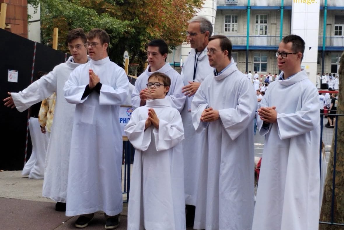 LilaGraceRose's tweet photo. Six young men with Down syndrome served at Pope Leo XIVโs Mass in Paris after personally requesting the opportunity.
This sent a message to France.
96% of babies prenatally diagnosed with Down syndrome in the French regions are reportedly aborted.
People with Down syndrome are not mistakes. They are gifts from God, created with purpose and infinite dignity.