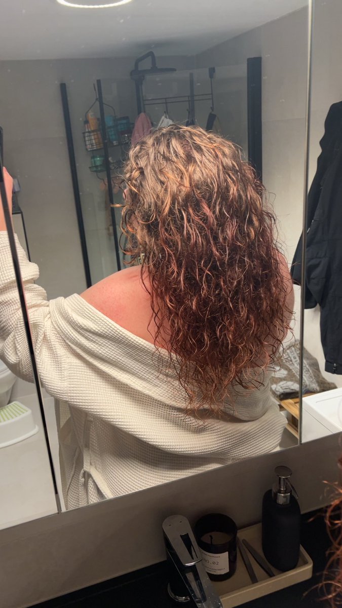 AlissaDevul's tweet photo. Freshly out of the shower, a good feeling🤭 

#babygirl #wet #Happy #shower #young #girl #Curvy #curlyhair https://t.co/IVc487z2pp