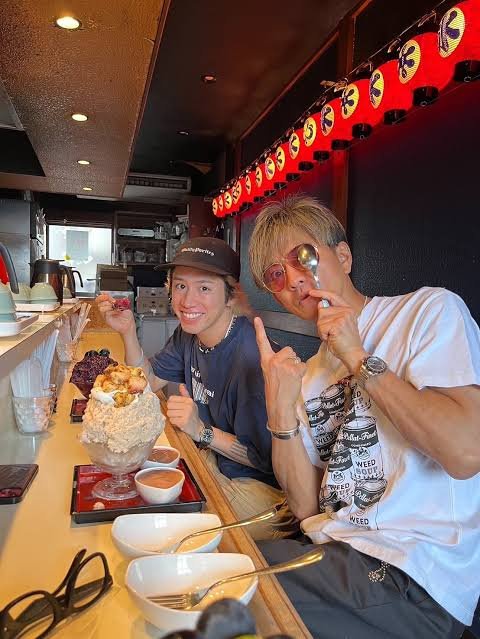 Pleasure2023_'s tweet photo. 稲葉さんだけじゃなく、先輩との距離感が抜群に上手いワンオクTakaさん

#稲葉浩志
#木村拓哉
#桜井和寿
#HYDE https://t.co/7g6wdRjVOd