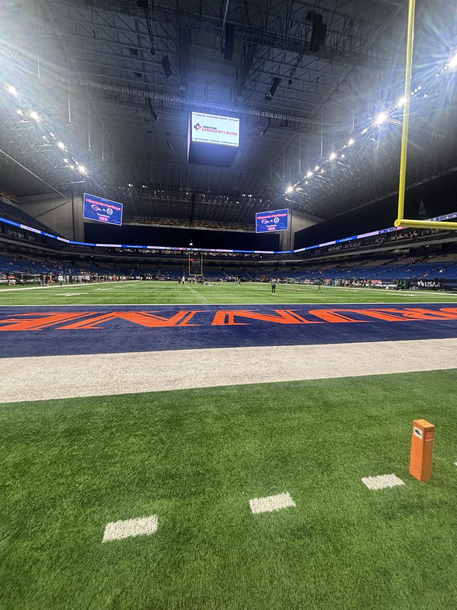 Barto_luke_'s tweet photo. Great time watching @UTSAFTBL get the win yesterday! Thank you for having me out, @CoachBrownUTSA &amp; @Coach_Cotton713. 

Best of luck to @BDoane_2026_K the rest of the season!

@cgarza79 @CoachSeaborn @LH_Panthers_FB @Chris_Sailer @SchneiderAidan @ThePuntFactory @HKA_Tanalski https://t.co/MBFWEpfx5S