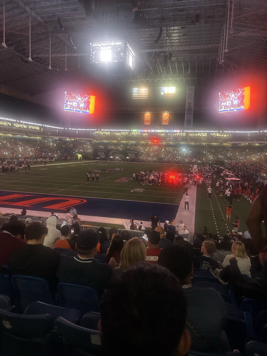 Barto_luke_'s tweet photo. Great time watching @UTSAFTBL get the win yesterday! Thank you for having me out, @CoachBrownUTSA &amp; @Coach_Cotton713. 

Best of luck to @BDoane_2026_K the rest of the season!

@cgarza79 @CoachSeaborn @LH_Panthers_FB @Chris_Sailer @SchneiderAidan @ThePuntFactory @HKA_Tanalski https://t.co/MBFWEpfx5S