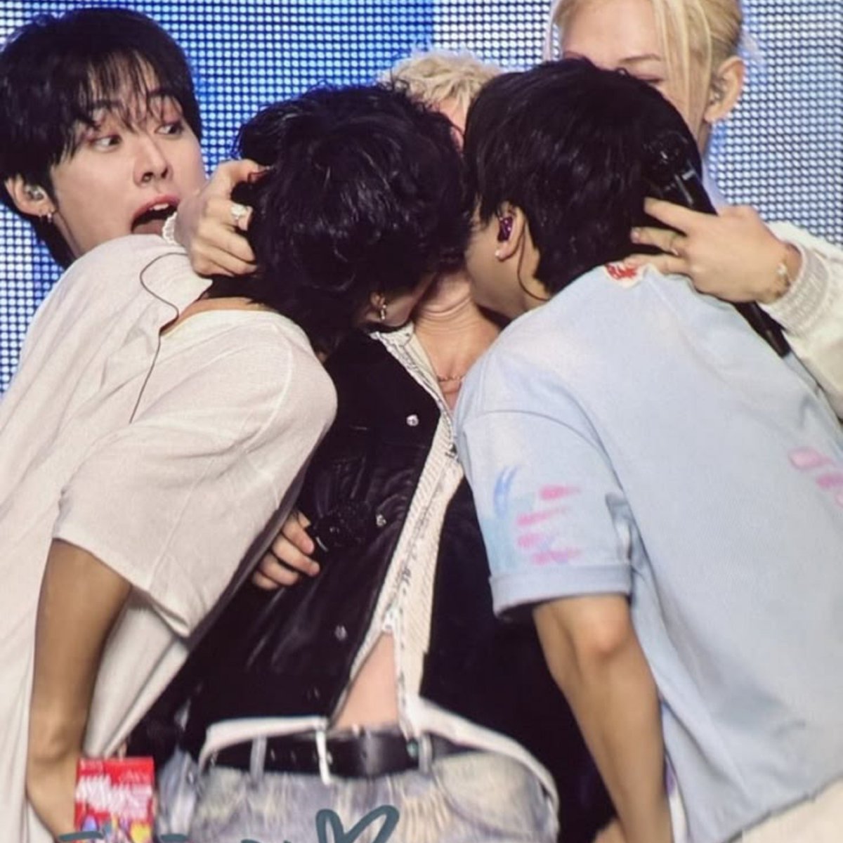 jutdwa3ki's tweet photo. someone tell binsung to stop being a loser https://t.co/b4ET9RMm7E