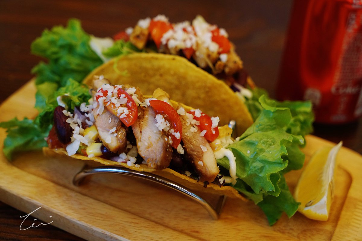 ConcettaRivw's tweet photo. Taco de tinga de pollo con aguacate fresco y salsa roja casera. Una explosión de sabores auténticos que te transporta directamente a las calles de Ciudad de México! https://t.co/COilXnTirL
