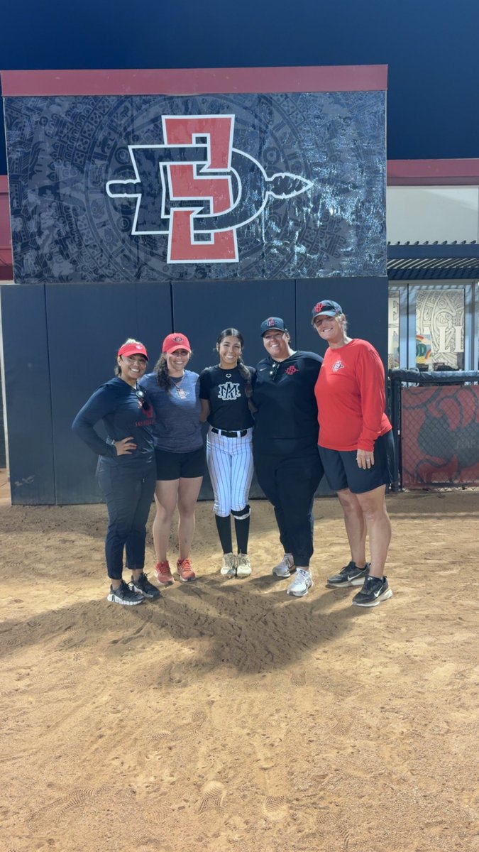 Emmadubs11's tweet photo. Thank you to the San Diego State coaching staff for having me out! I had so much fun and learned so much at this camp. Thank you for all of the feedback! https://t.co/pnp9tgN0WK