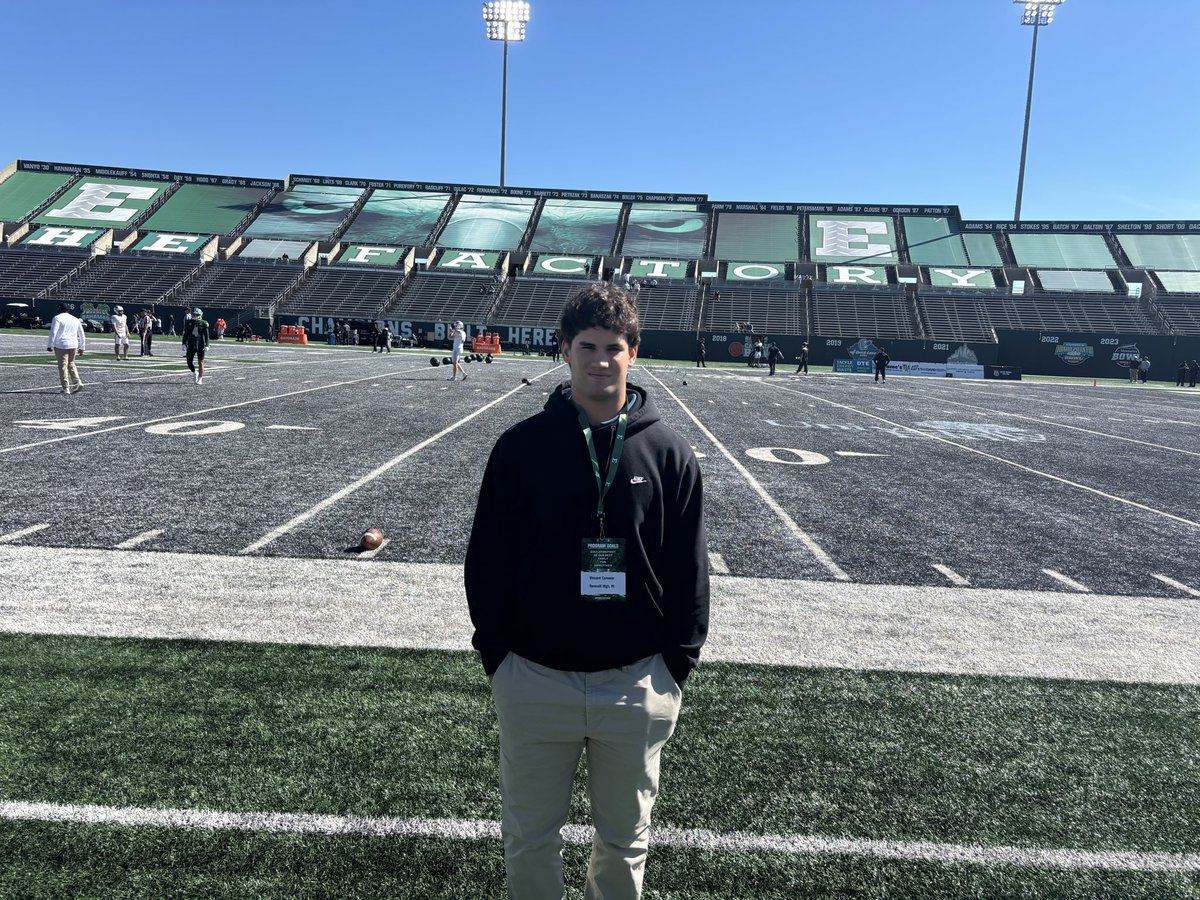 V_Roc_2009's tweet photo. Thank you @EMUFB for the invite and hospitality! 
@AlanHensell @CoachZacSias @CoachTee34 

@Bryan_Ault @PrepRedzoneIN @MichaelWoosley @RoncalliFB @CoachBettag https://t.co/koXTAo0Jf9