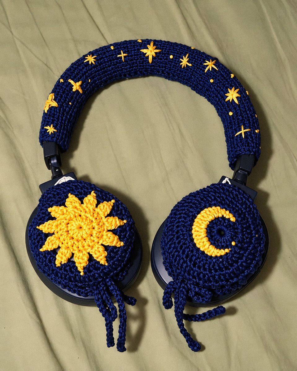 gardenofcolours's tweet photo. moon &amp; sun crochet headphones 🌙☀️ https://t.co/BatJqhuA46