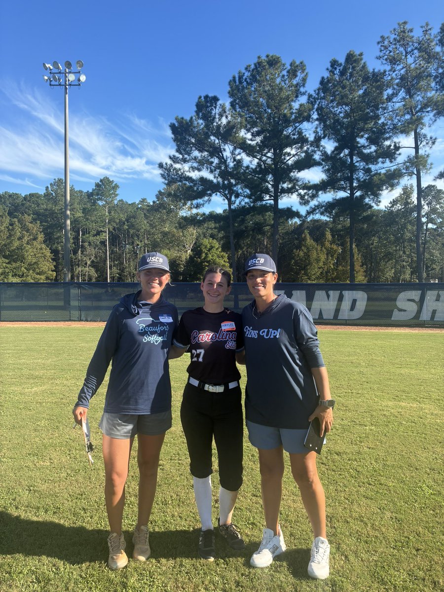 HayleeMangione's tweet photo. Had an amazing camp with @USCBSoftball today! Worked on lots of catching and hitting and ended it with a scrimmage. I had a ton of fun with Penelope as well! I also took a quick look around campus after and loved what I saw. I can’t wait to come back again! @CodeeYeske @CarEliteNCorg @CarElite2930