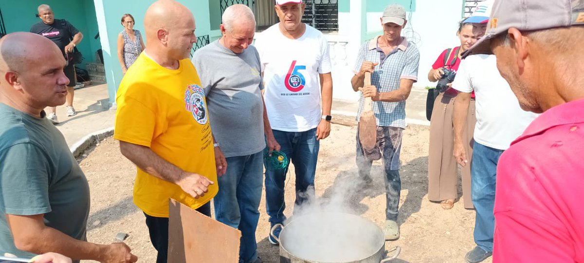 GHNordelo5's tweet photo. Estamos recorriendo CDRs en Matanzas, provincia Vanguardia Nacional, y visitando a fundadores de nuestra organización. #Cuba #CDRCuba #66AñosCDR https://t.co/ywWu1UONR6