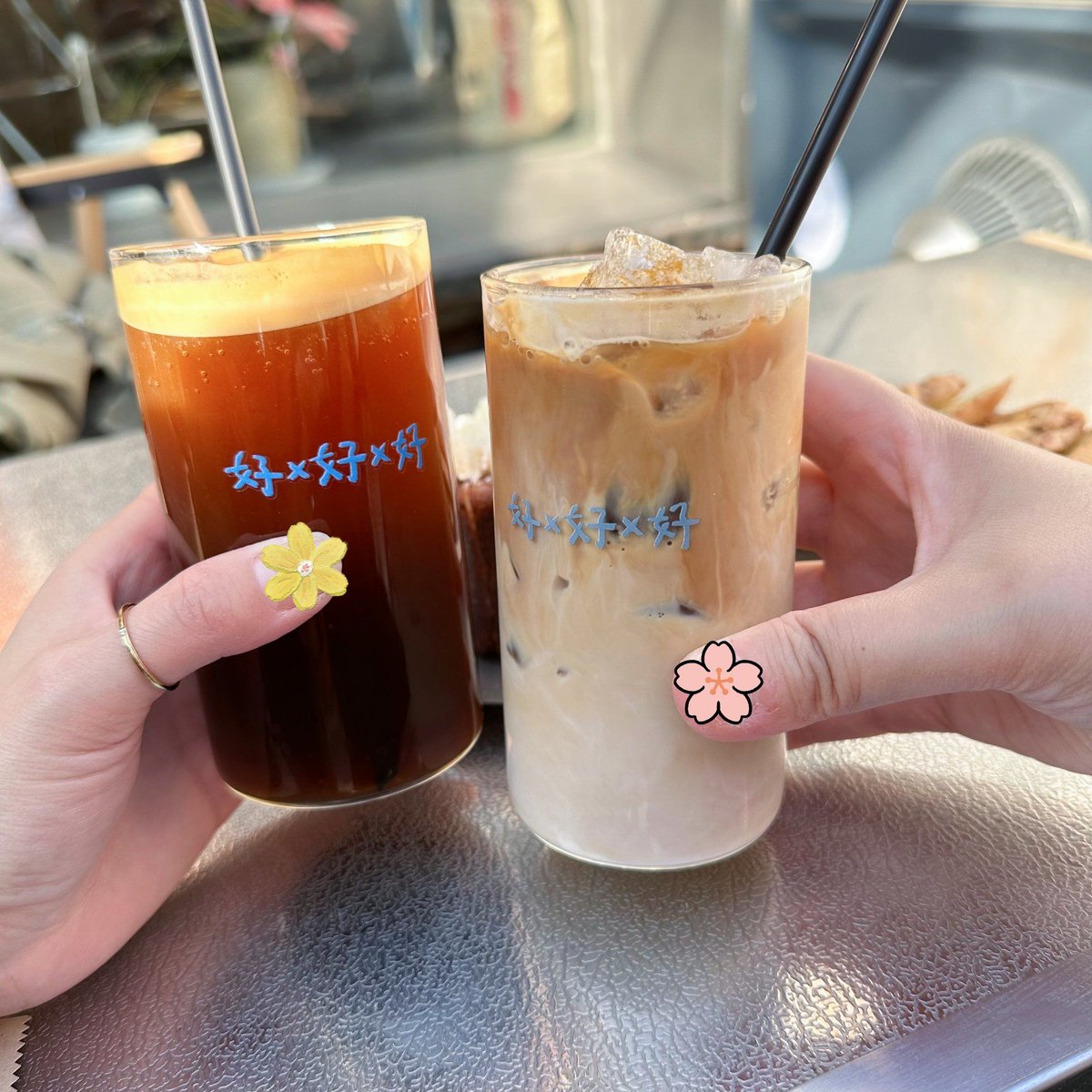 Salisburyau's tweet photo. Hola! Acabo de probar el café con churros de la nueva pastelería del barrio, y hoy quiero invitar a alguien a compartir un postre aquí  Sería genial charlar un rato! https://t.co/OxnCjOmLQr