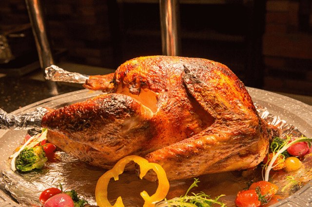 SalvatoreKpfr's tweet photo. Cena especial de Navidad en el local! Pavo jugoso, relleno casero y postre de turrón, reservas ya! https://t.co/cI1Ud0R55r