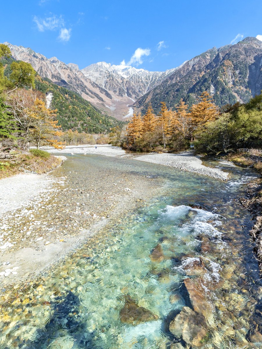 3m1ek's tweet photo. 上高地の秋が美しい https://t.co/DLhhuleH08