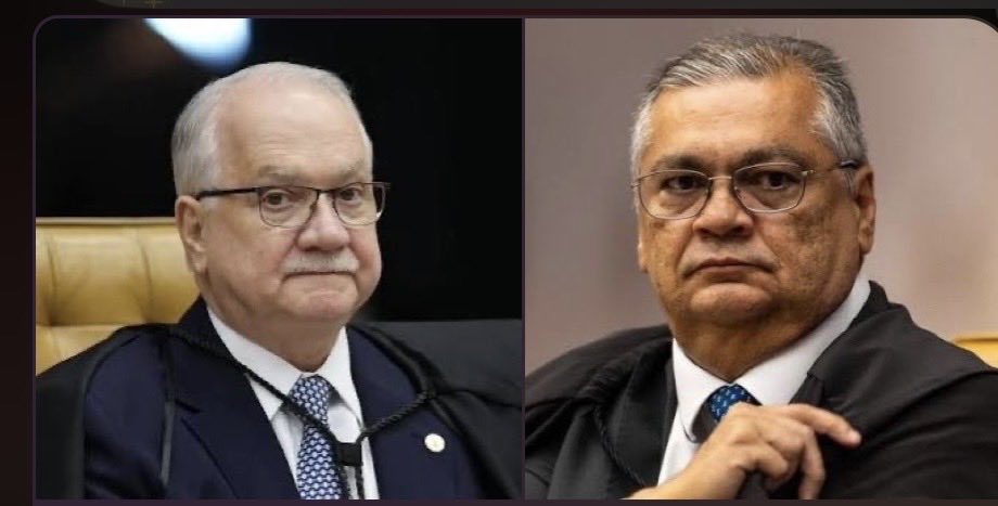 karinamichelin's tweet photo. 📌A decisão de Flávio Dino que derrubou a ordem de André Mendonça no TSE já provoca reação dentro do próprio Supremo.

Segundo o SBT News, Edson Fachin deve se reunir nesta segunda-feira, 28 de setembro, às 10h30, com integrantes do TSE, tendo como principal tema justamente a decisão de Dino.

Nos bastidores, uma ala do STF questiona possível usurpação da competência da Justiça Eleitoral e um magistrado teria manifestado “perplexidade”.

A decisão de Dino conseguiu o que parecia impossível - ou previsível- ; criar uma crise entre STF e TSE às vésperas da eleição.