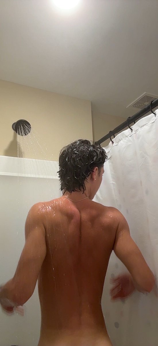 NicoRazeXO's tweet photo. Nothing beats a shower after a long day😩😩

#findom #mlm #twink https://t.co/4os8mIetJy