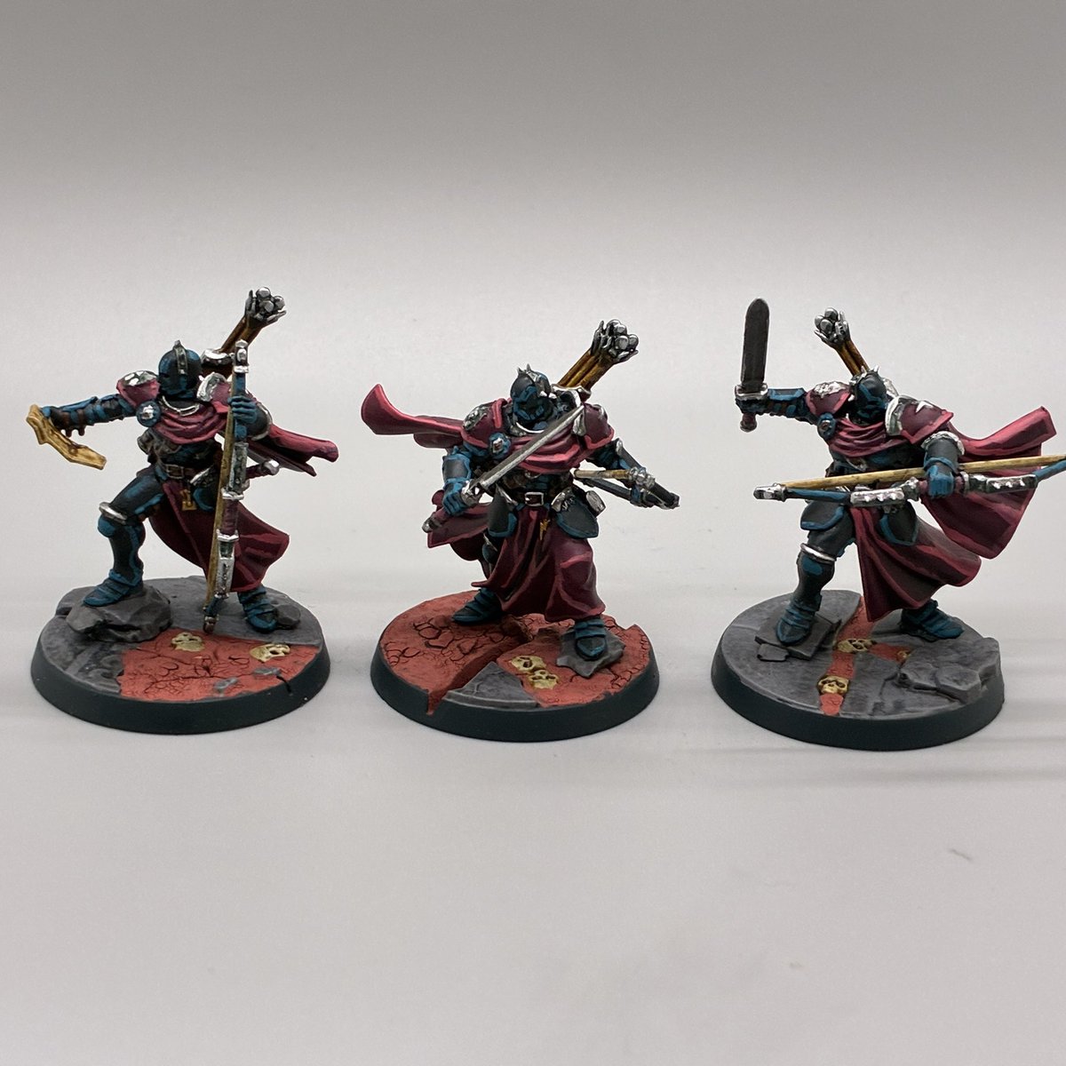 Cradicus's tweet photo. Stormbringer Issue 29! After a while away working on 40k I’m finally back in Age of Sigmar with some Vigilors for my Blooded Dawn stormhost! I like these dudes with their cool bows, flowing robes and neat poses. 

#PaintingWarhammer #WarhammerCommunity #AgeOfSigmar #Stormbringer https://t.co/i42YIIznfk